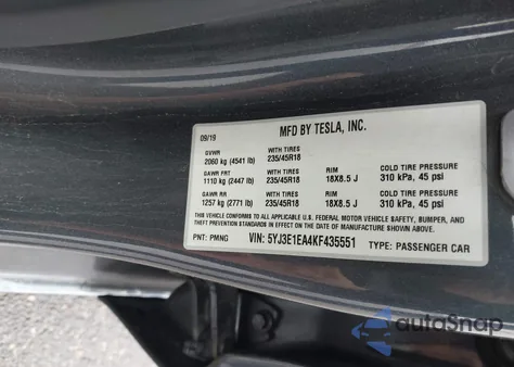 2019 Tesla Model 3 Long Range/Mid Range/Standard Range/Standard Range Plus z USA, uszkodzony, nr VIN 5YJ3E1EA4KF435551